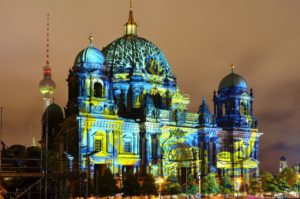 berlinerumschau-festival-of-lights-berliner-dom-fernsehturm-lichtkunst